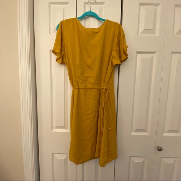 ‼️NWT‼️ Lulu’s Yellow Wrap Dress - Picture 5 of 5